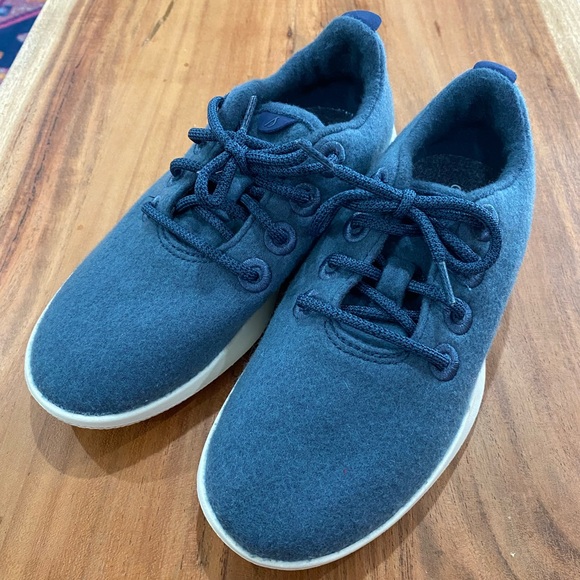 Allbirds big kids size Y1 wool runners. Never worn. Brand new without box. - Picture 2 of 4